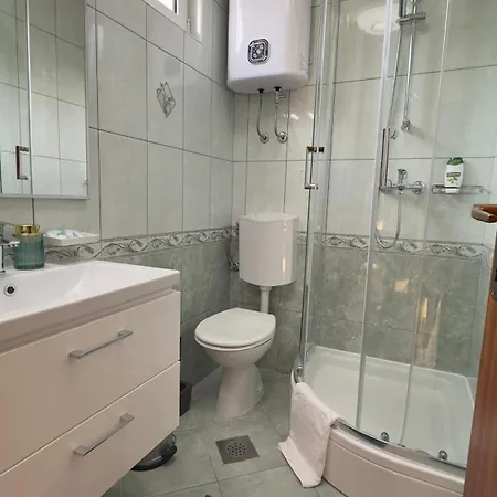 House Tommy Апартаменты *