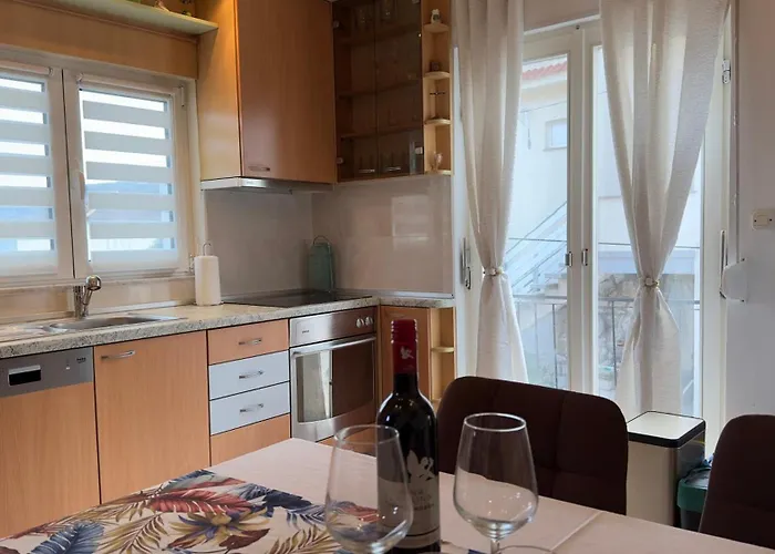 House Tommy شقة راب